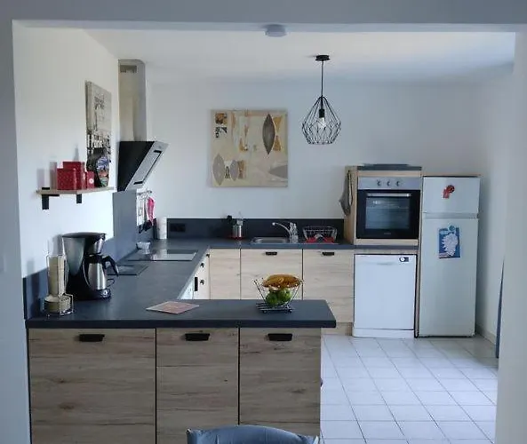 3 Pieces Vue Avec Jardin アパート *