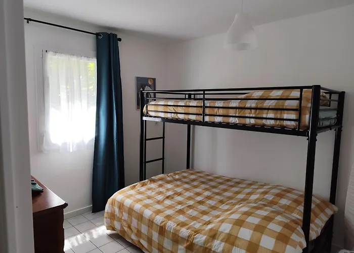 3 Pieces Vue Avec Jardin アパート サルテーヌ