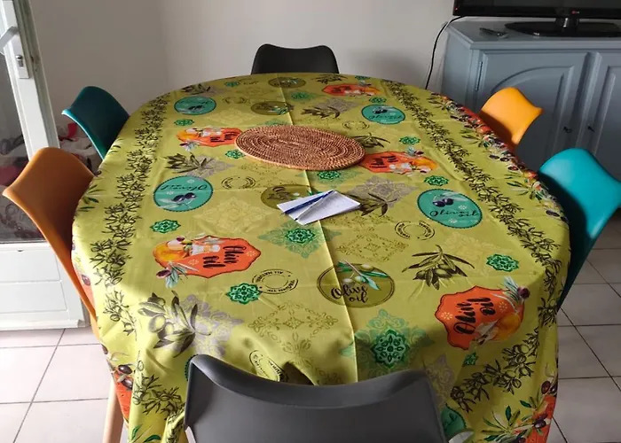 3 Pieces Vue Avec Jardin アパート サルテーヌ