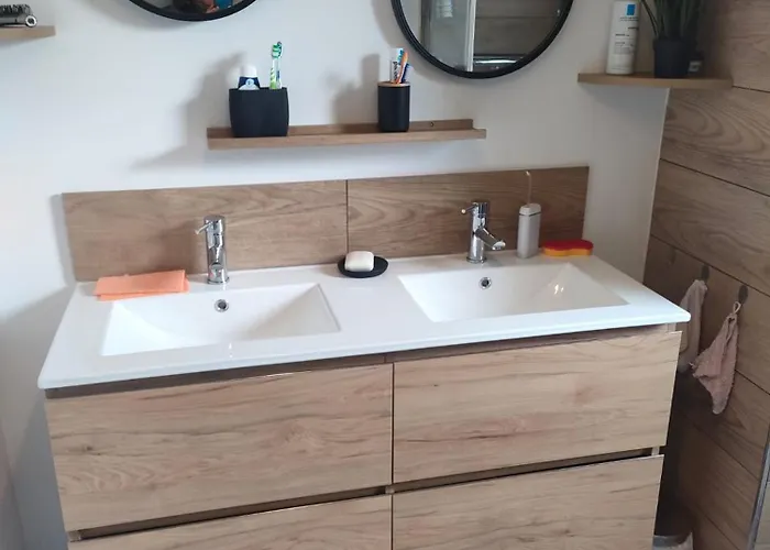 3 Pieces Vue Avec Jardin サルテーヌ