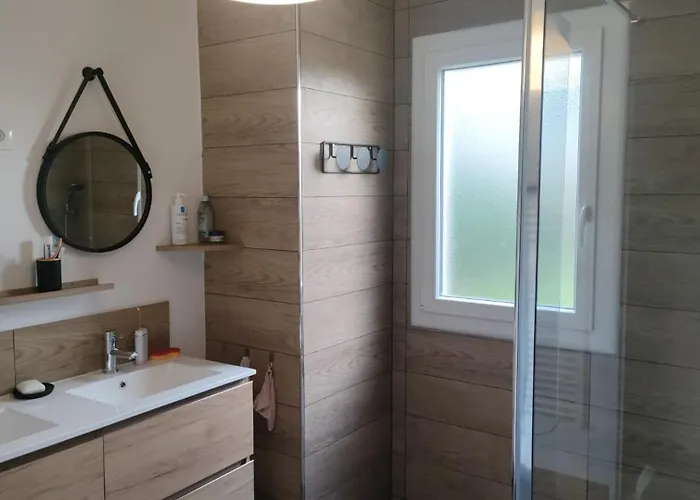 3 Pieces Vue Avec Jardin